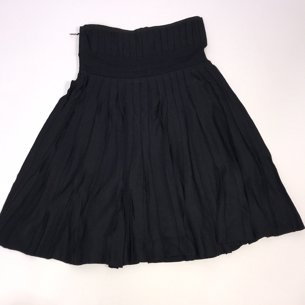 Chanel vintage pleated knee skirt size 38